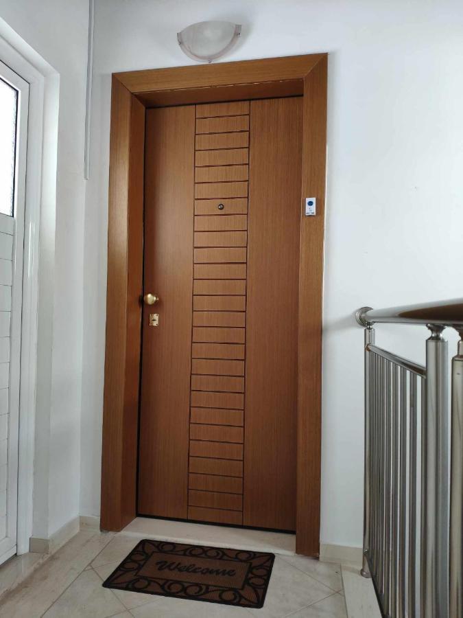 Sea Center Apartment Артемида Екстериор снимка